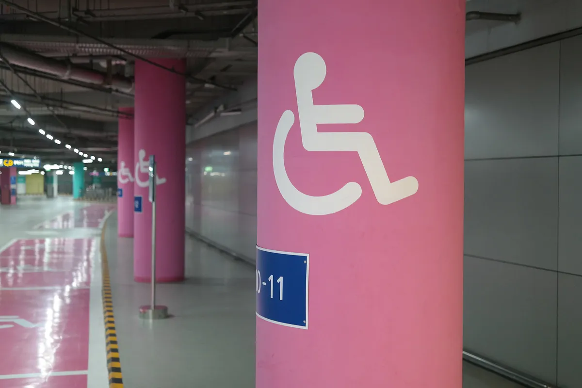 장애인전용주차구역 이미지 2